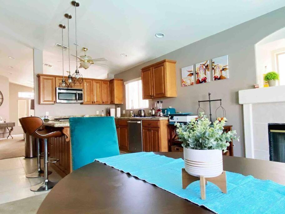 Villa Amazing Heated Pool And Private Hot Tub 3Br In Heart Of Lv à Las Vegas Extérieur photo