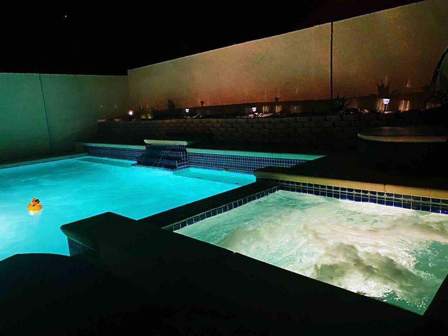 Villa Amazing Heated Pool And Private Hot Tub 3Br In Heart Of Lv à Las Vegas Extérieur photo