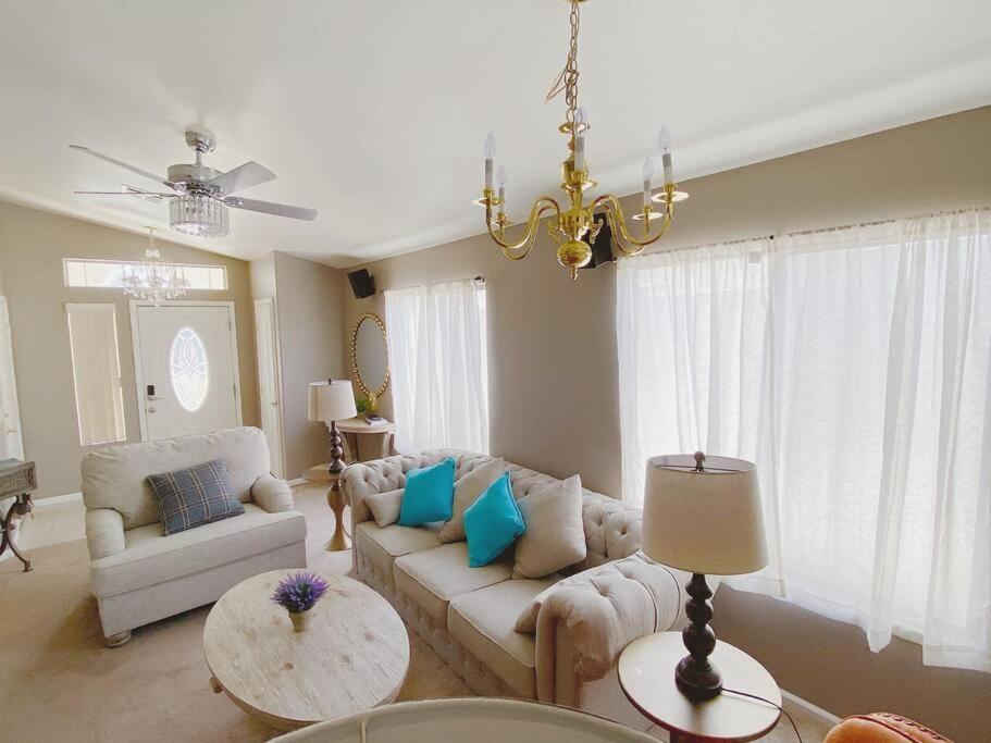 Villa Amazing Heated Pool And Private Hot Tub 3Br In Heart Of Lv à Las Vegas Extérieur photo