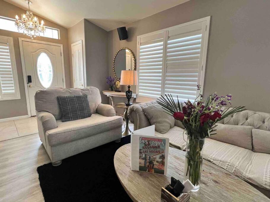 Villa Amazing Heated Pool And Private Hot Tub 3Br In Heart Of Lv à Las Vegas Extérieur photo